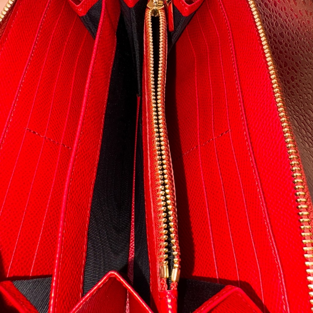 ❤️SOLD❤️Dolce & Gabbana Scarlet Zip-Around Wallet - Picture 3 of 3